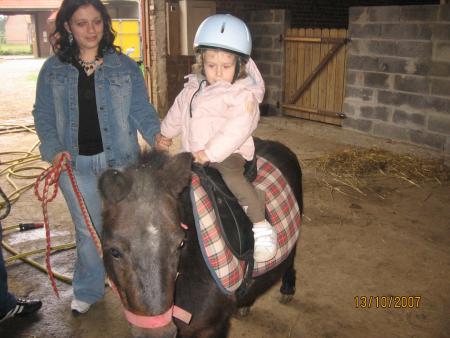 chloé au poney